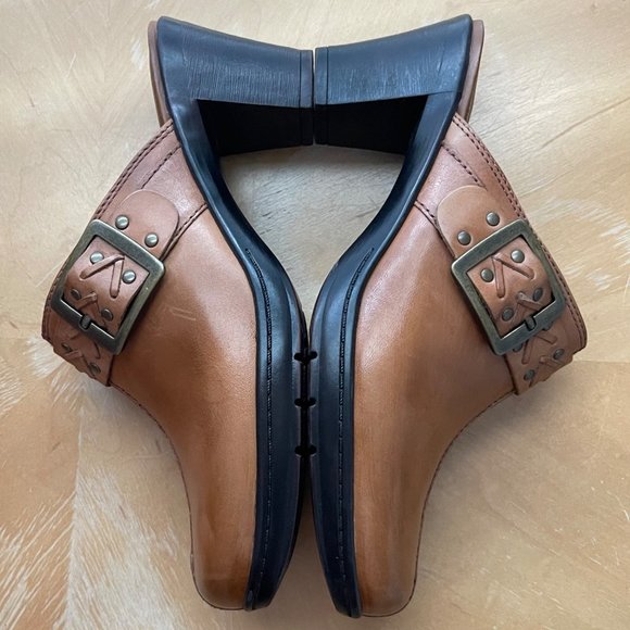 Clarks Bendables Sz 7.5 Brown Mules Mirabelle Holly Leather Studded Buckle Clogs - Picture 6 of 9